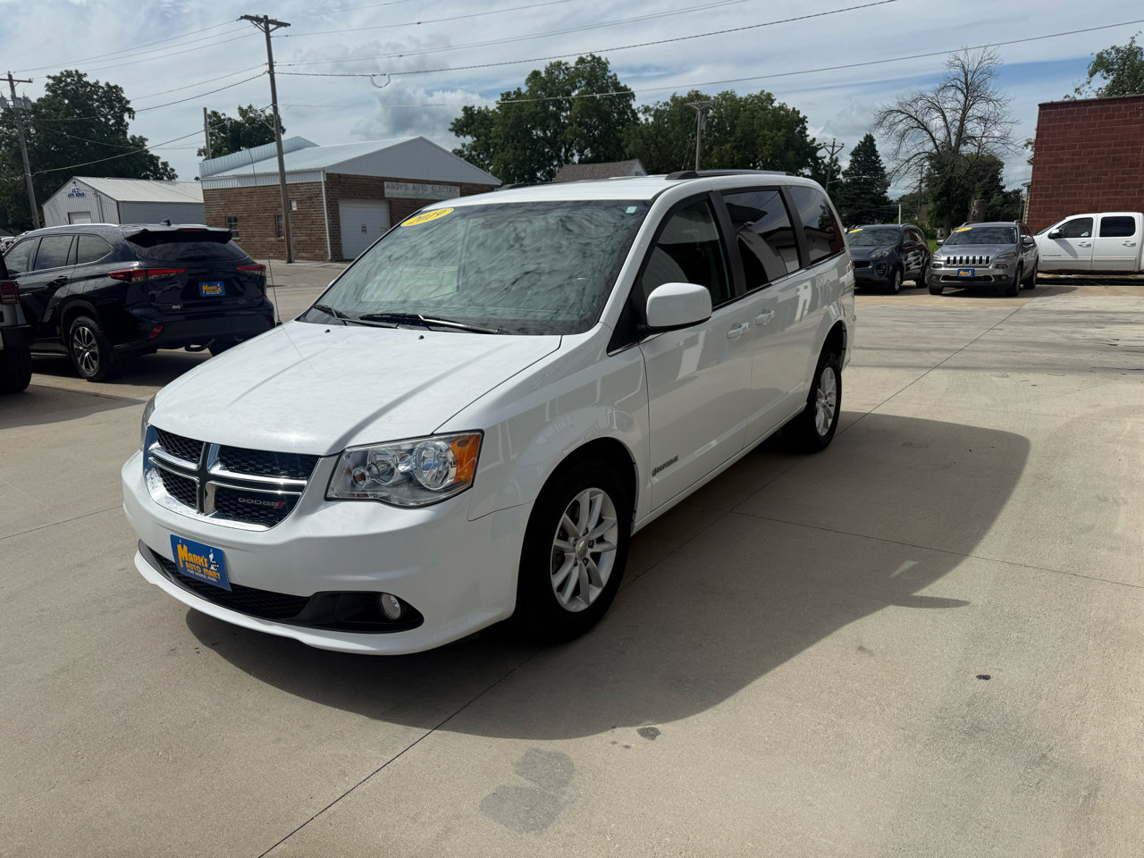 Used 2019 Dodge Grand Caravan SXT image 3