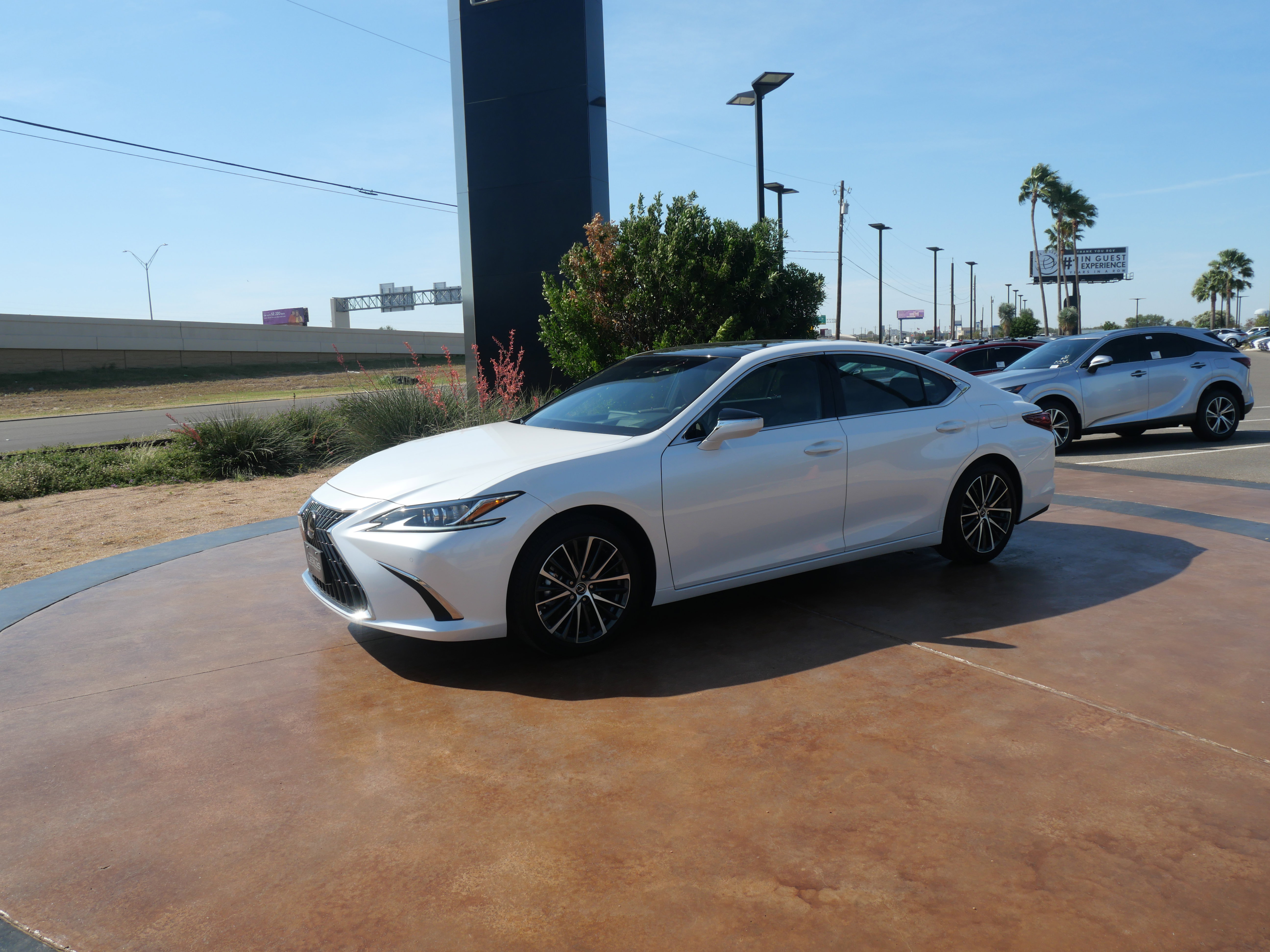 Used 2025 Lexus ES 350 w/ Premium Package image 5