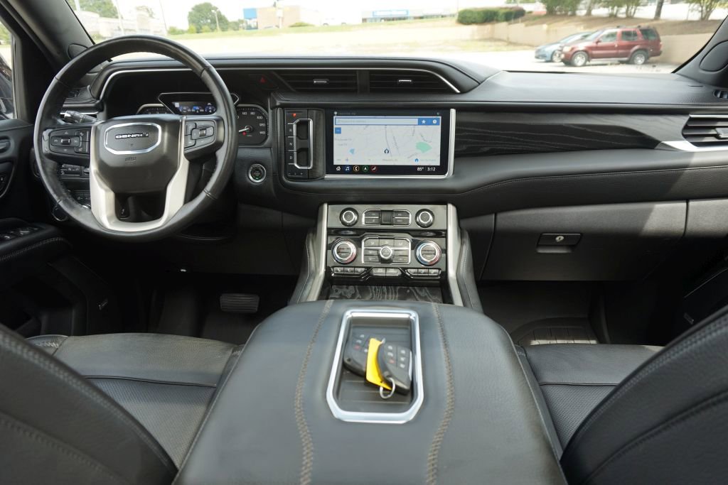 Used 2021 GMC Yukon Denali w/ Denali Premium Package image 38