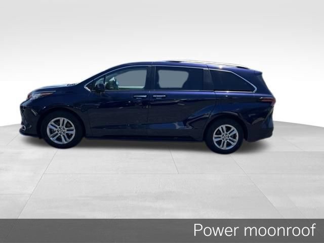 Used 2022 Toyota Sienna XLE w/ XLE Plus Package FWD image 3
