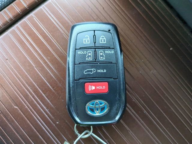 Used 2024 Toyota Sienna XLE w/ XLE Plus Package AWD/4WD image 29