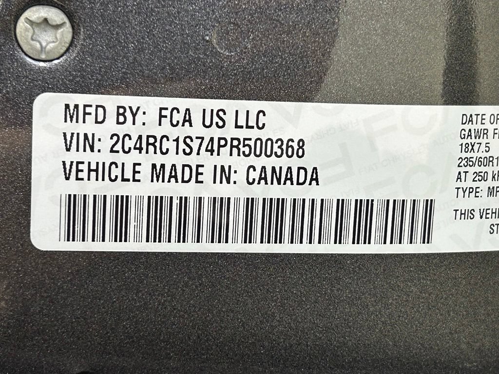 Used 2023 Chrysler Pacifica Limited w/ Uconnect Theater Family Group FWD image 42