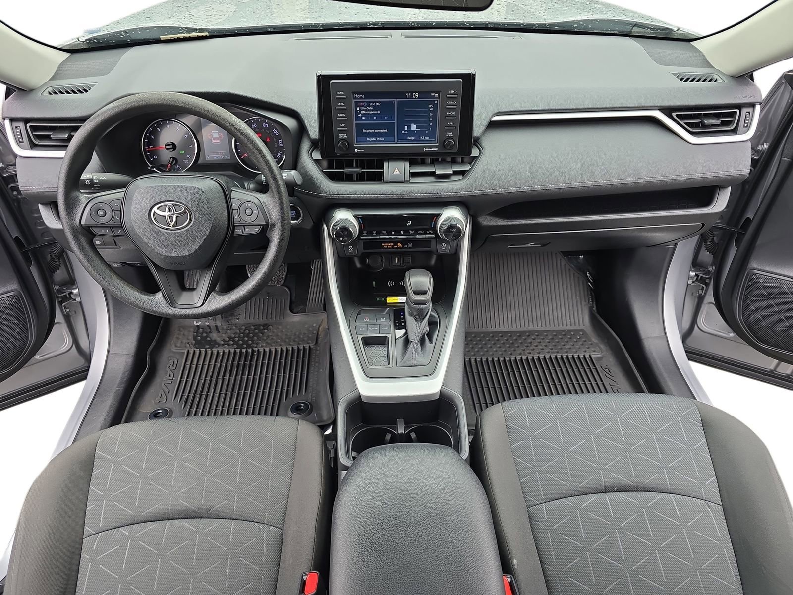 Used 2022 Toyota RAV4 XLE image 13