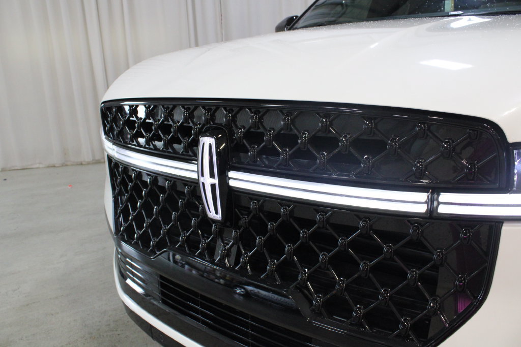 New 2027 Lincoln Navigator Black Label AWD/4WD image 30