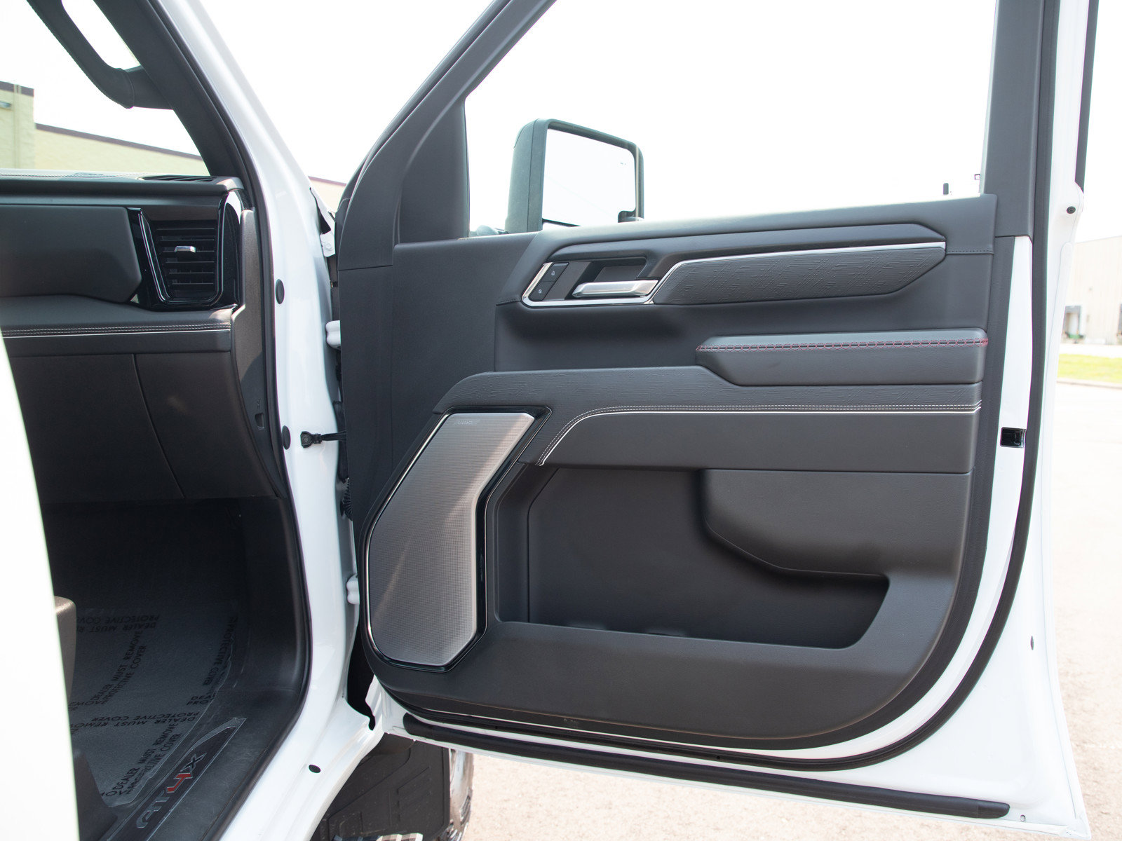 Used 2024 GMC Sierra 2500 AT4X AWD/4WD image 9