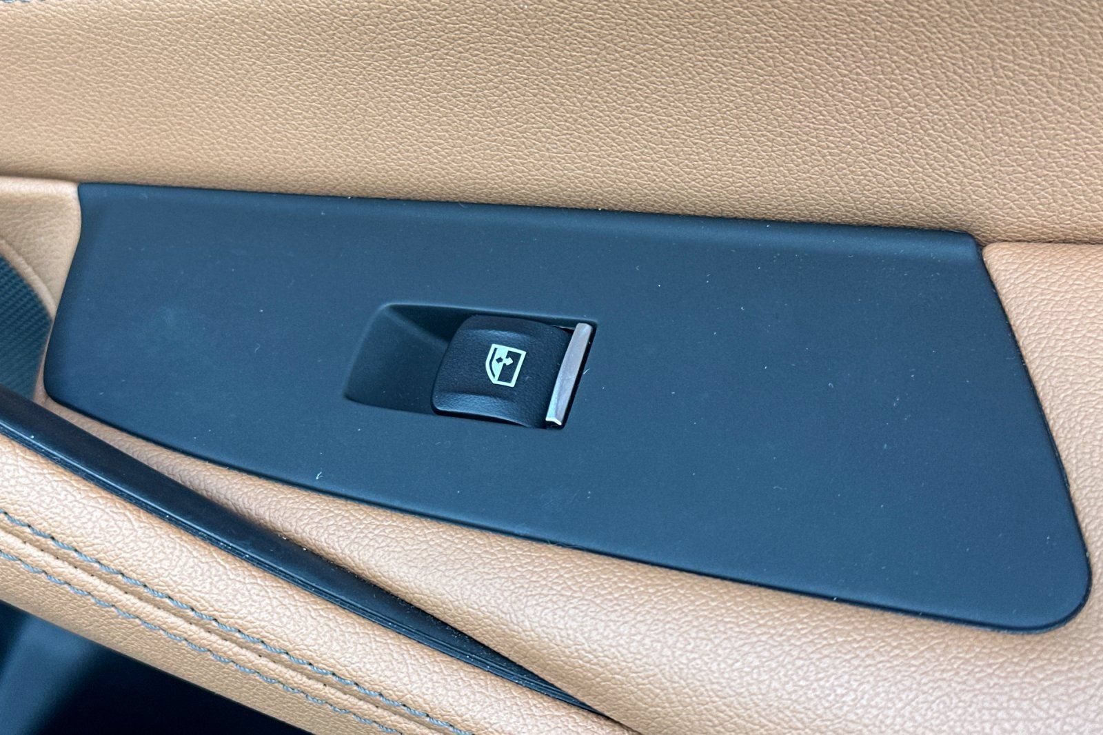 Used 2023 BMW 530e w/ M Sport Package RWD image 20