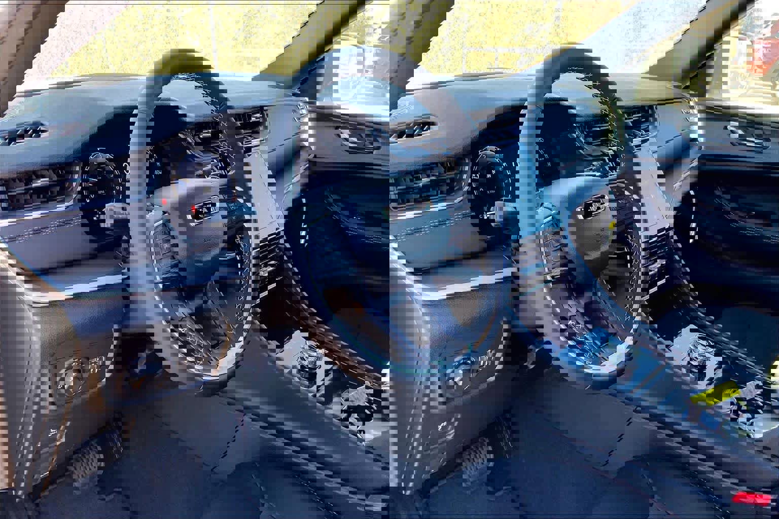 New 2025 Jeep Grand Cherokee L Laredo image 8