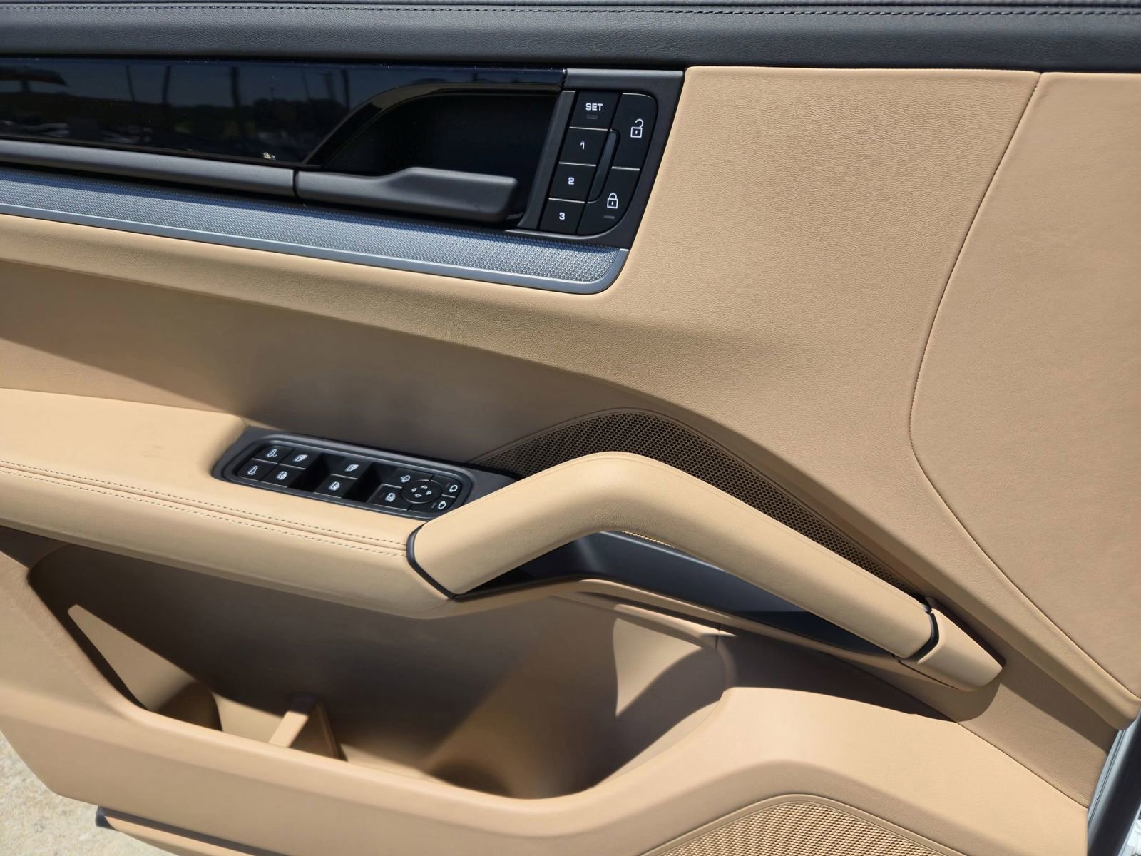 New 2025 Porsche Cayenne image 21