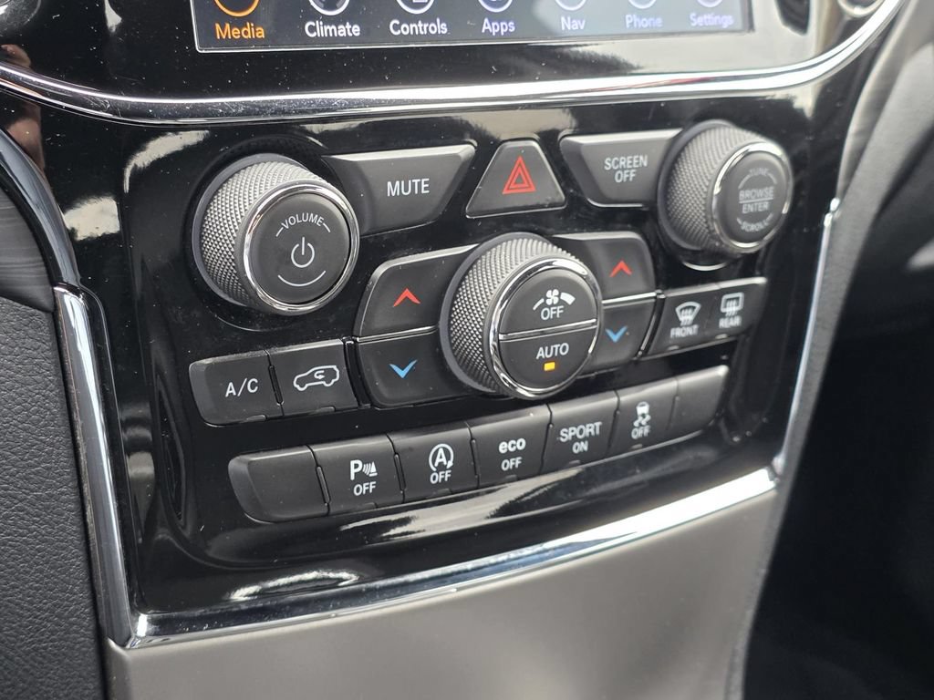 Used 2020 Jeep Grand Cherokee Altitude AWD/4WD image 25