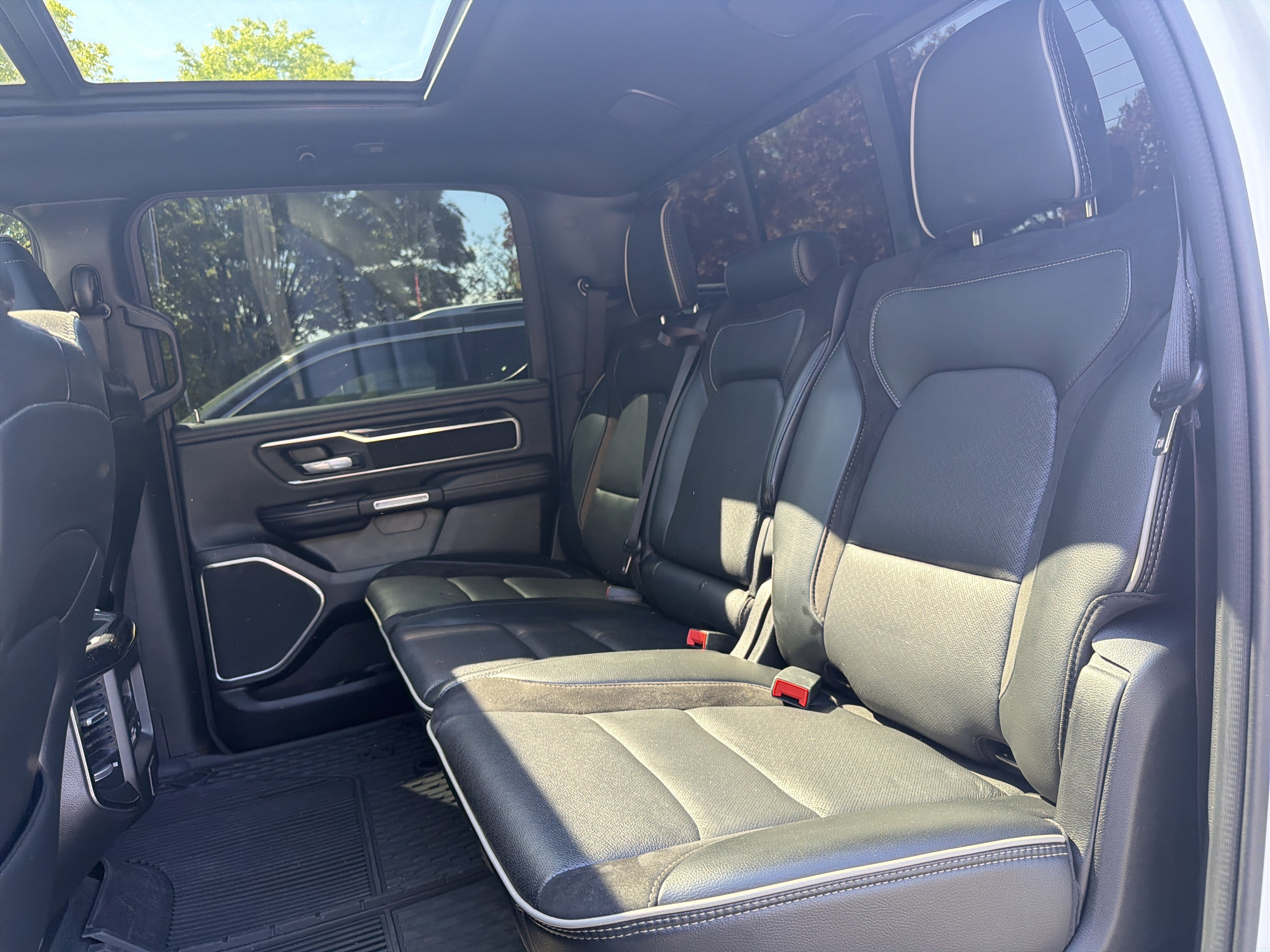 Used 2022 RAM 1500 Laramie AWD/4WD image 12