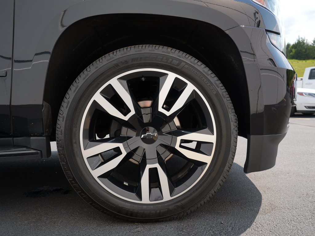 Certified 2020 Chevrolet Suburban Premier w/ RST 6.2L Performance Edition AWD/4WD image 31