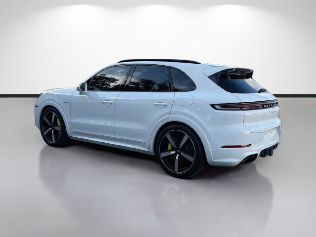 Used 2025 Porsche Cayenne S AWD/4WD image 5