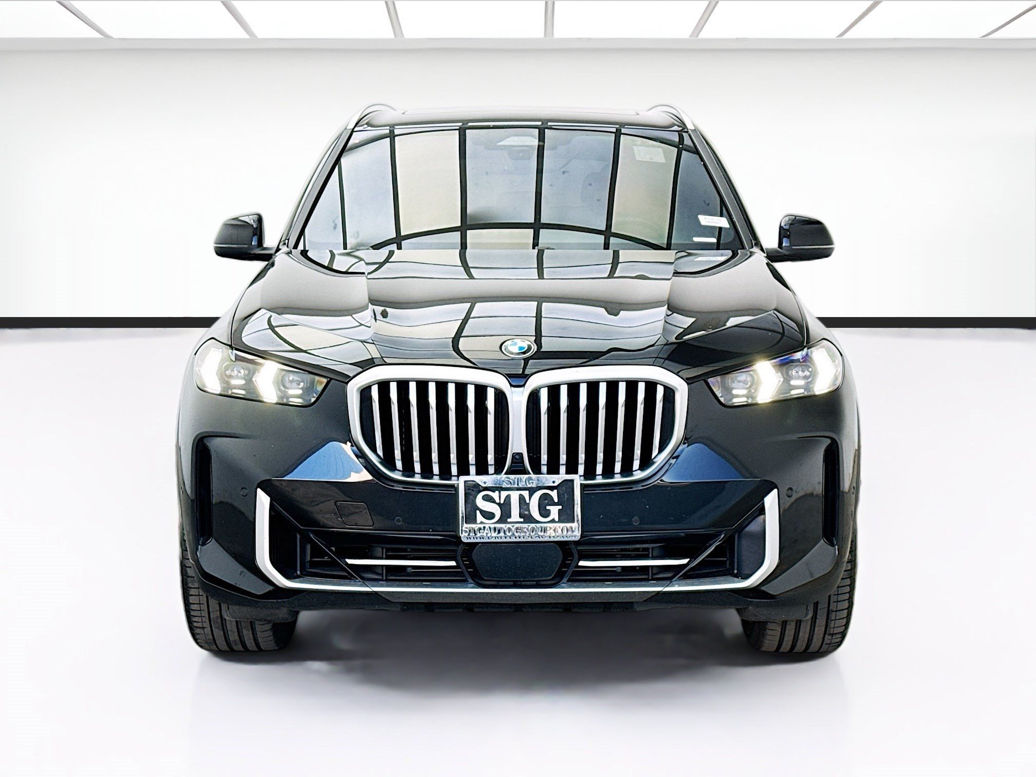 Used 2024 BMW X5 sDrive40i w/ Parking Assistance Package RWD image 2