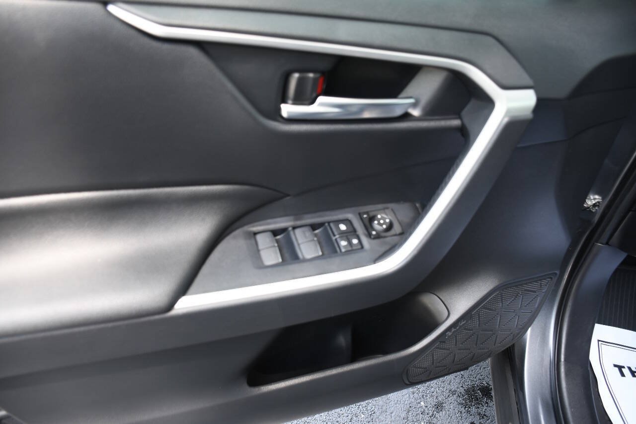 Used 2022 Toyota RAV4 SE w/ Convenience Package AWD/4WD image 14