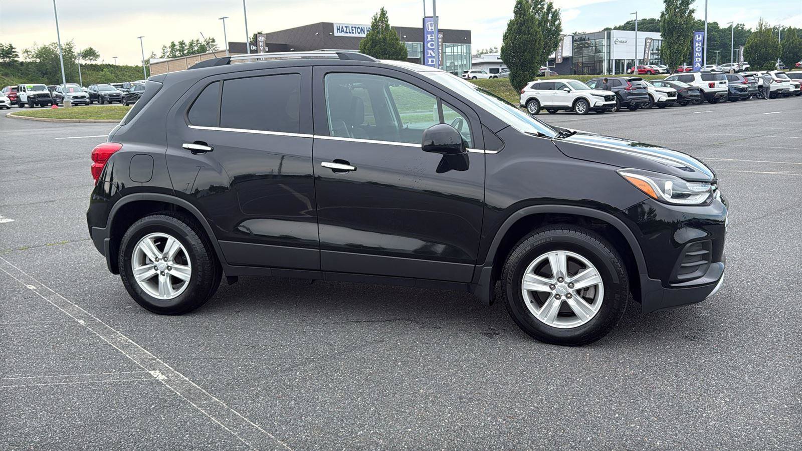 Used 2020 Chevrolet Trax LT w/ Driver Confidence Package AWD/4WD image 3