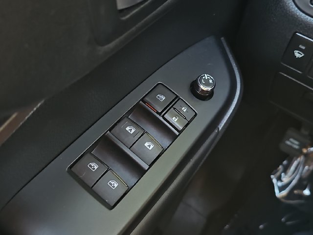 Used 2018 Toyota Highlander XLE AWD/4WD image 13
