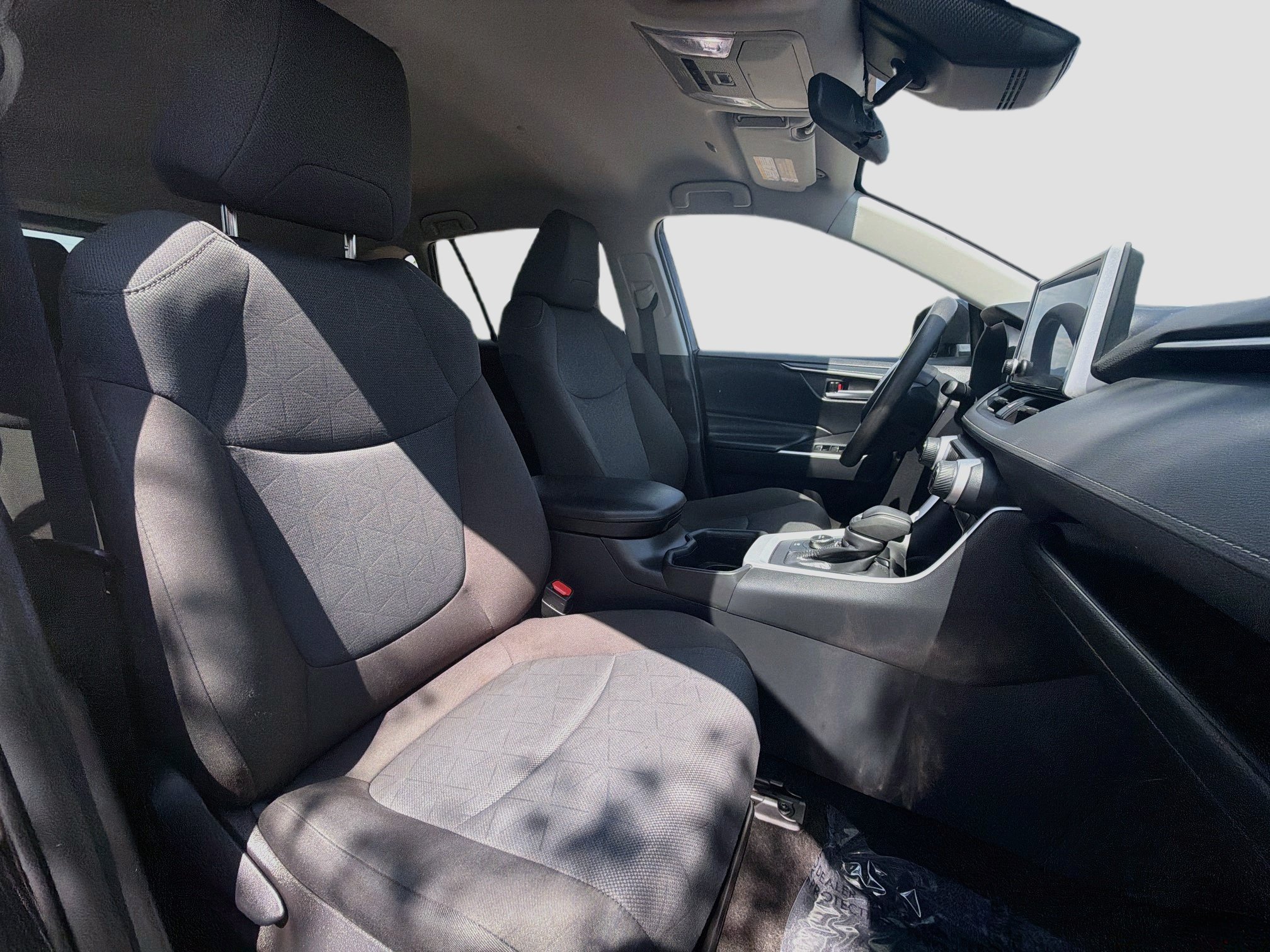 Used 2025 Toyota RAV4 XLE AWD/4WD image 32