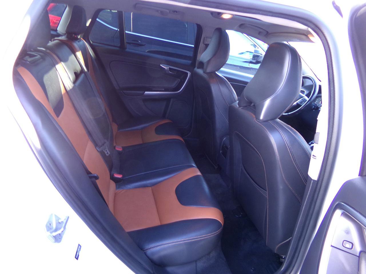 Used 2018 Volvo V60 T5 Cross Country w/ Convenience Package image 43