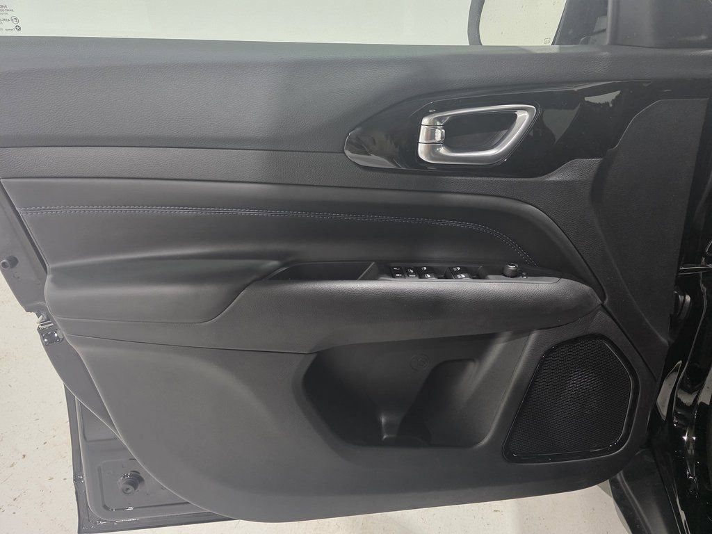 New 2026 Jeep Compass Latitude AWD/4WD image 17