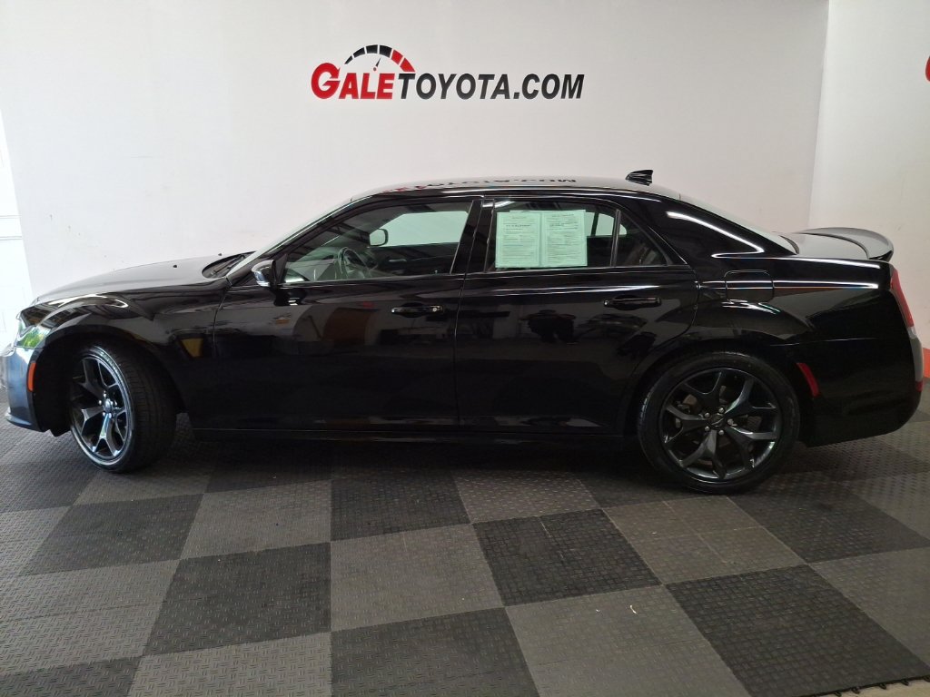 Used 2021 Chrysler 300 S w/ S Model Appearance Package RWD image 9