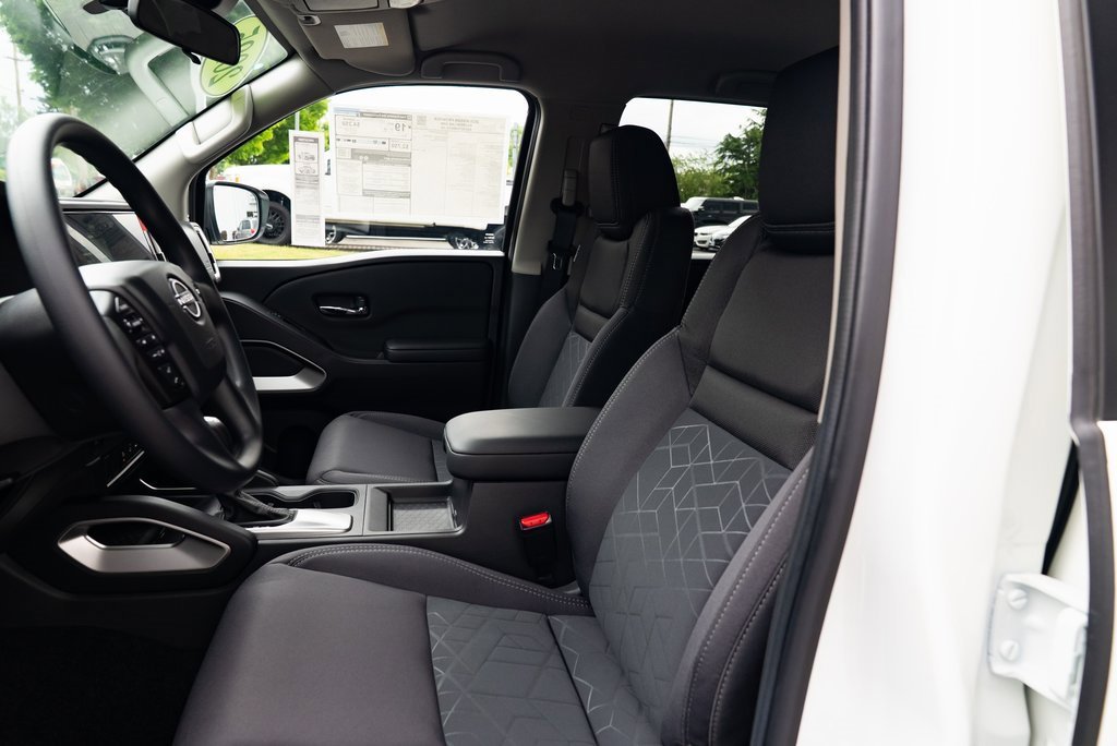New 2025 Nissan Frontier SV image 18