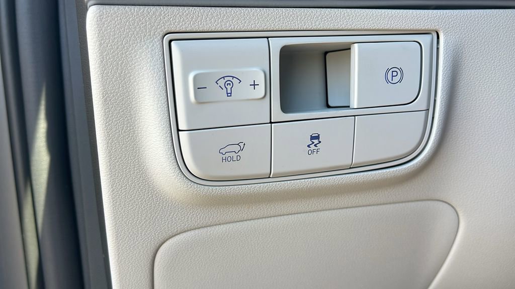 New 2025 Hyundai Tucson Limited image 24