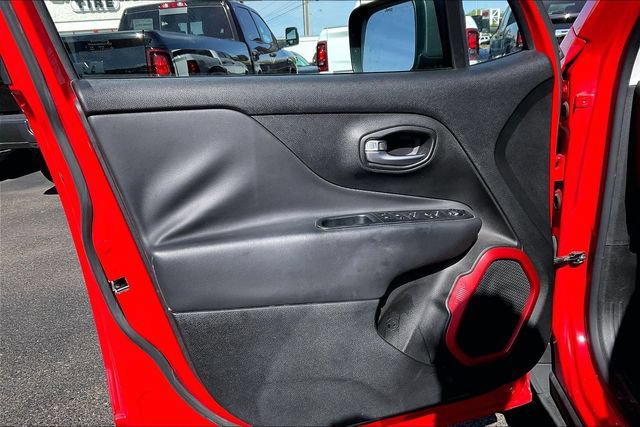 Used 2016 Jeep Renegade Trailhawk AWD/4WD image 18