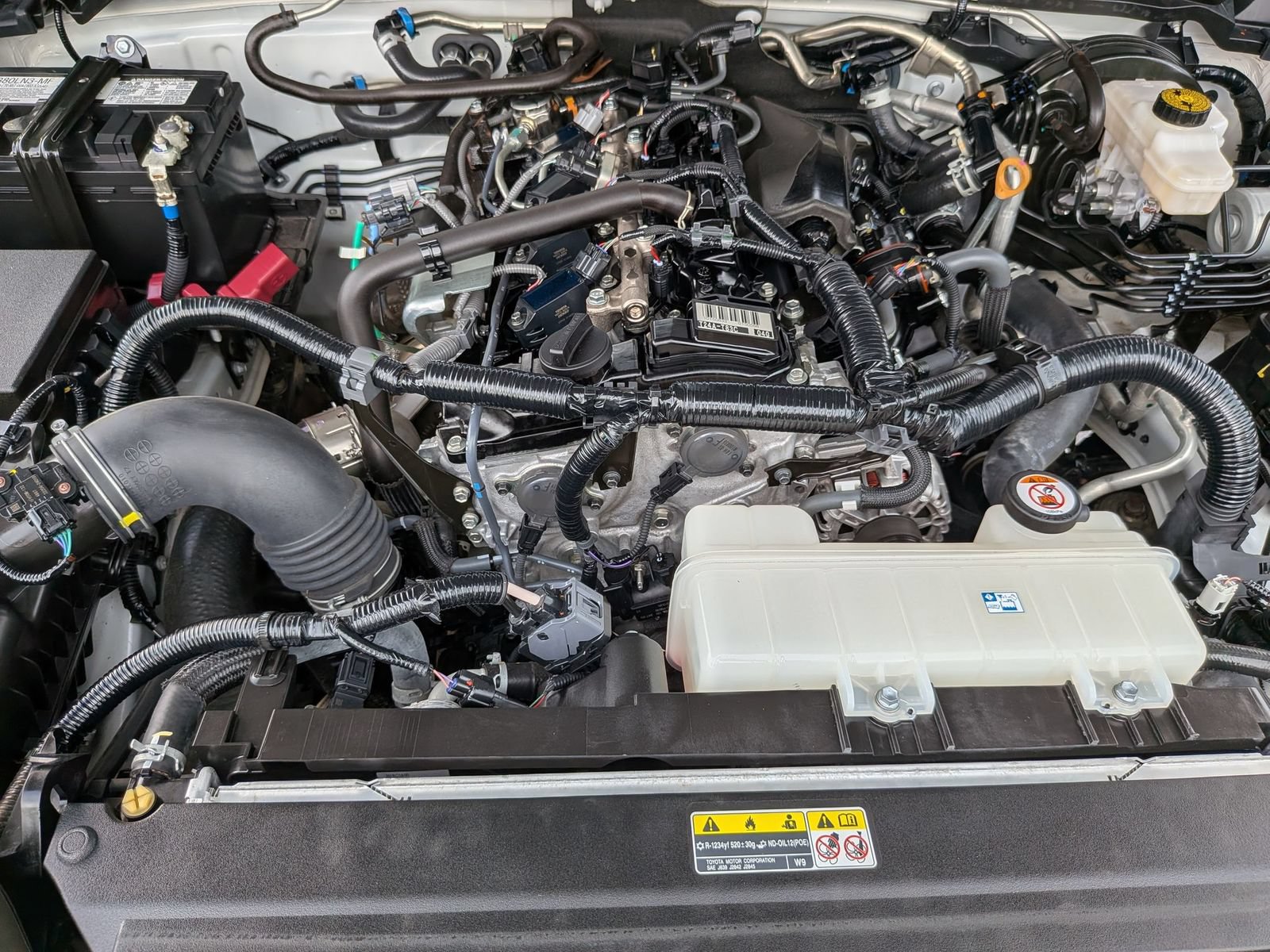 Used 2024 Toyota Tacoma TRD Sport AWD/4WD image 37