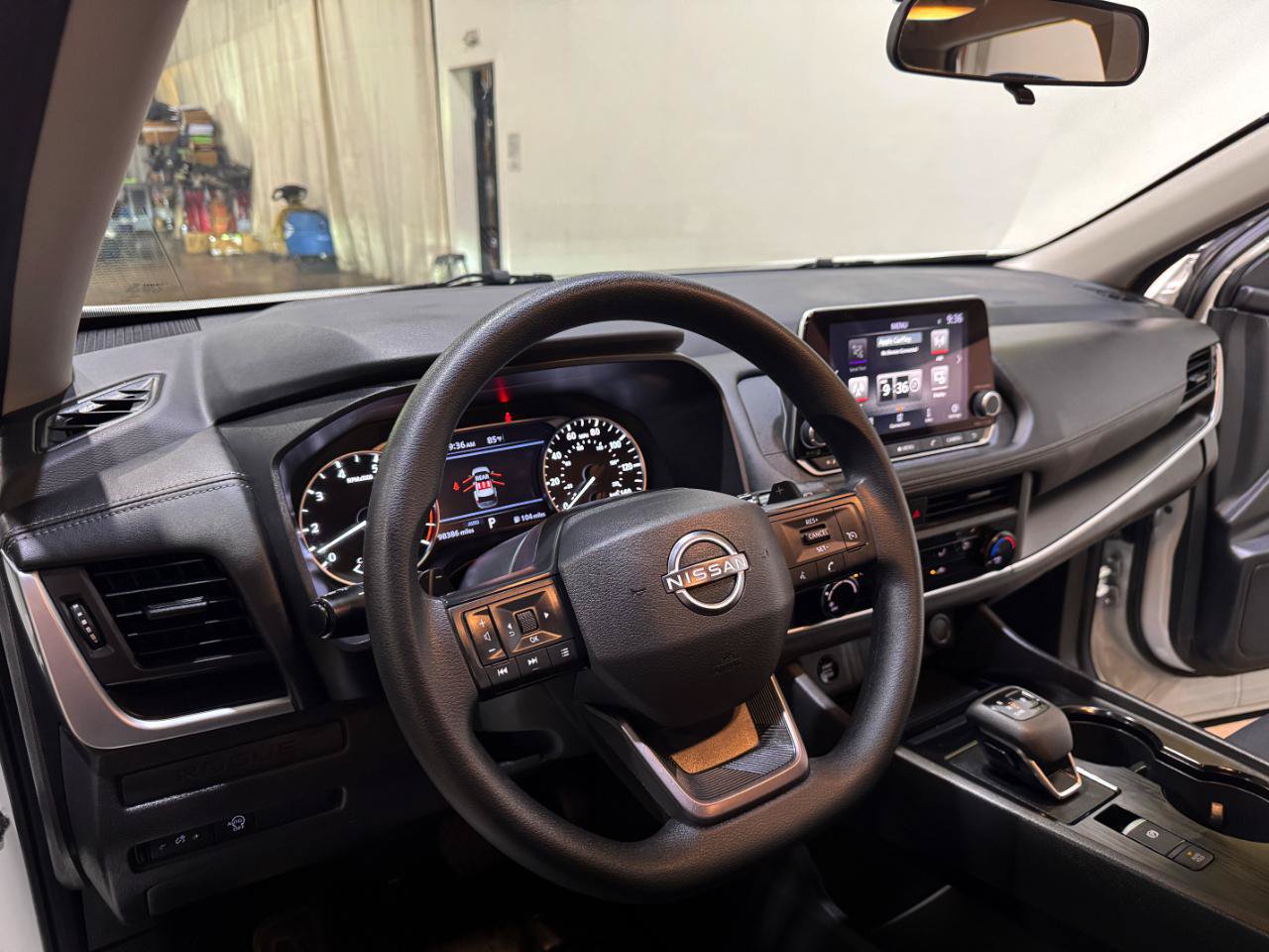Used 2025 Nissan Rogue S AWD/4WD image 14