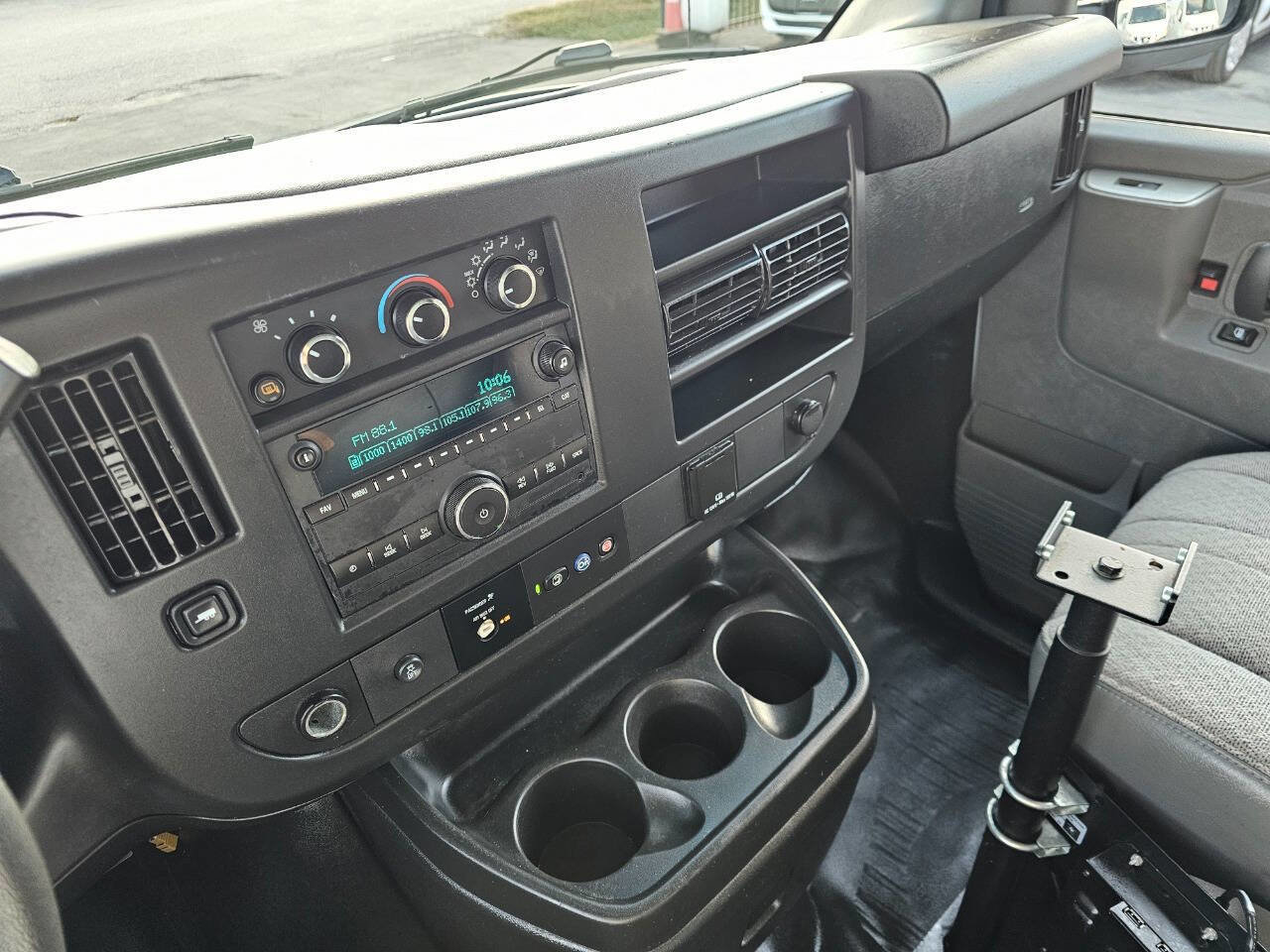 Used 2019 Chevrolet Express 2500 image 18