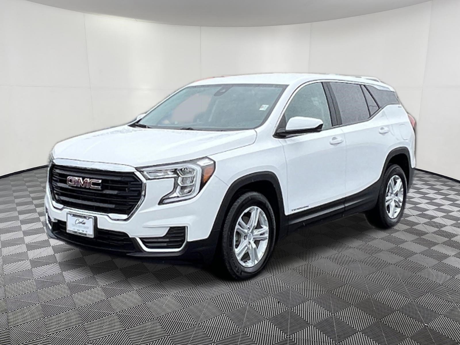 Used 2024 GMC Terrain SLE FWD image 3