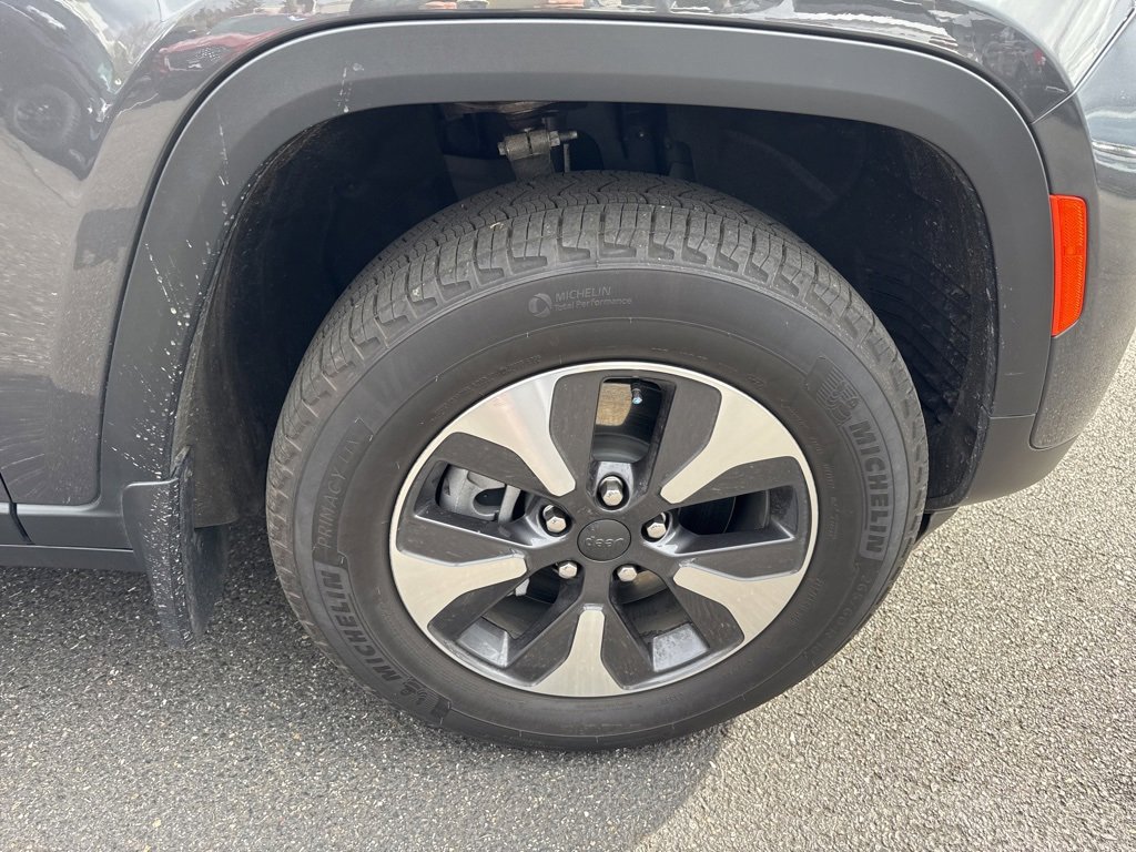 Used 2025 Jeep Grand Cherokee Limited 4xe w/ MOPAR Finishing Package image 12