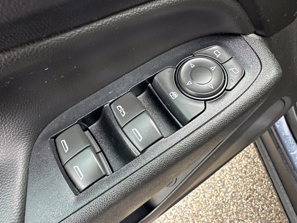Used 2018 Chevrolet Equinox LT AWD/4WD image 17