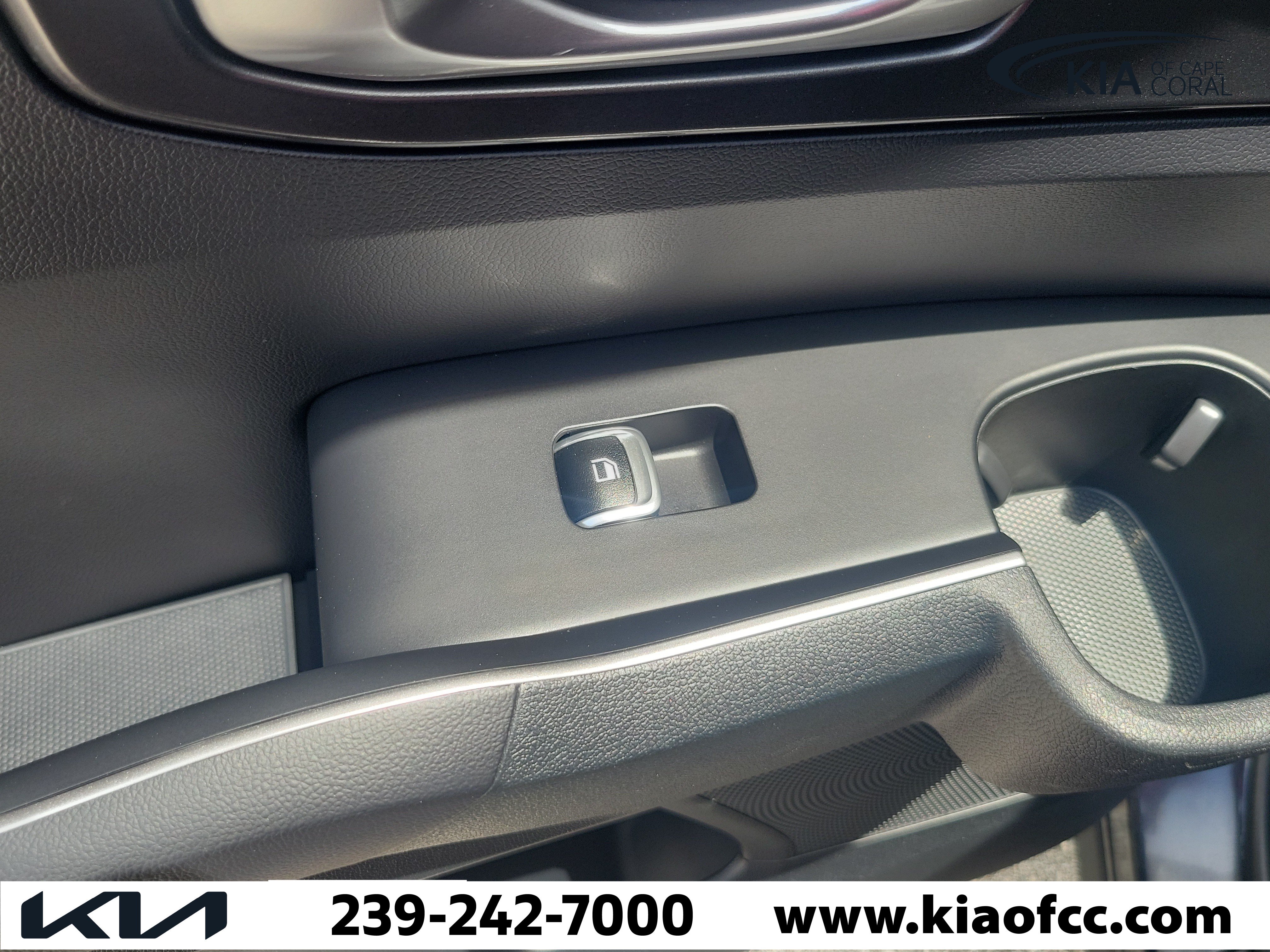 Certified 2025 Kia Sorento LX FWD image 15