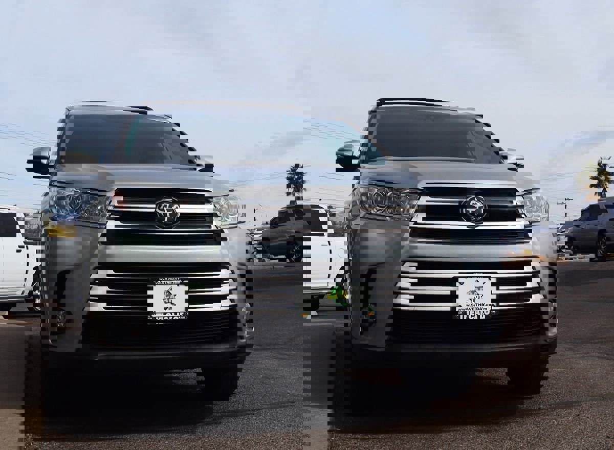 Used 2019 Toyota Highlander XLE image 18