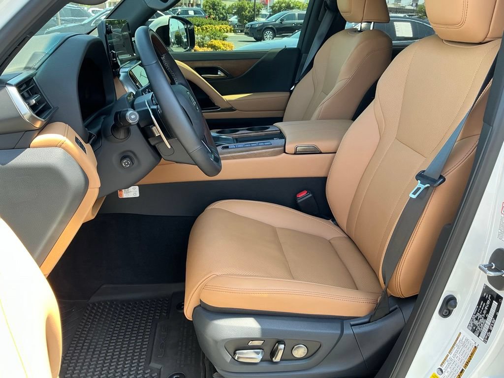 Certified 2026 Lexus LX 600 4WD w/ Accessory Package (2T) image 13