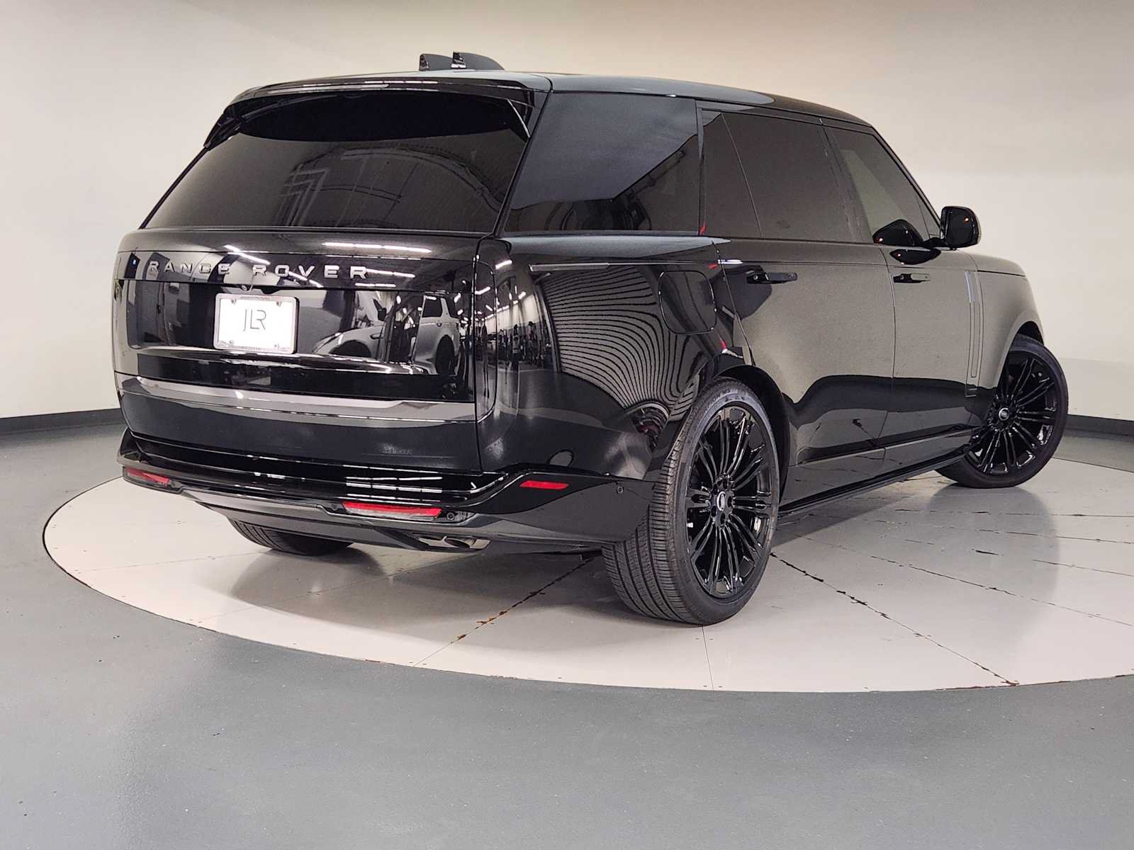 Used 2025 Land Rover Range Rover Long Wheelbase Autobiography AWD/4WD image 4