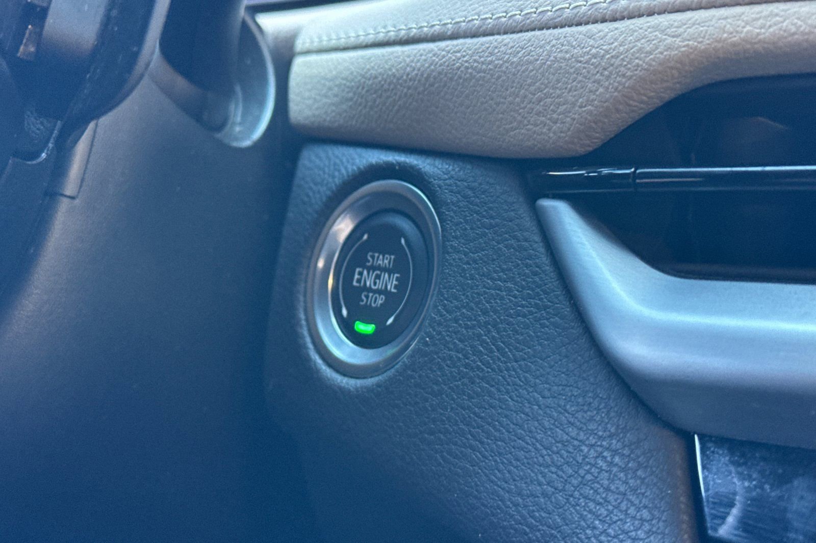 Used 2025 Cadillac XT4 Premium Luxury image 31