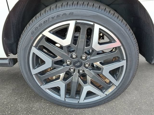 New 2026 Ford Expedition Max Platinum w/ Platinum Ultimate Package AWD/4WD image 6