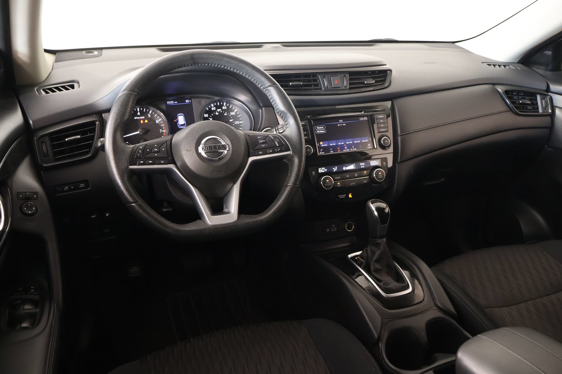 Used 2018 Nissan Rogue SV FWD image 2