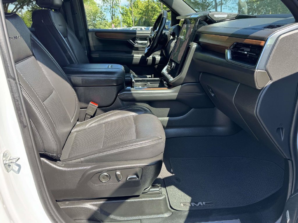 Used 2025 GMC Yukon Denali AWD/4WD image 15