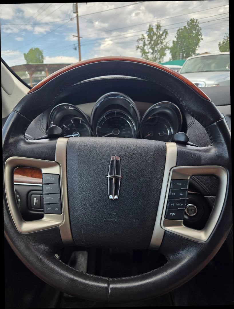 Used 2010 Lincoln MKT AWD image 23