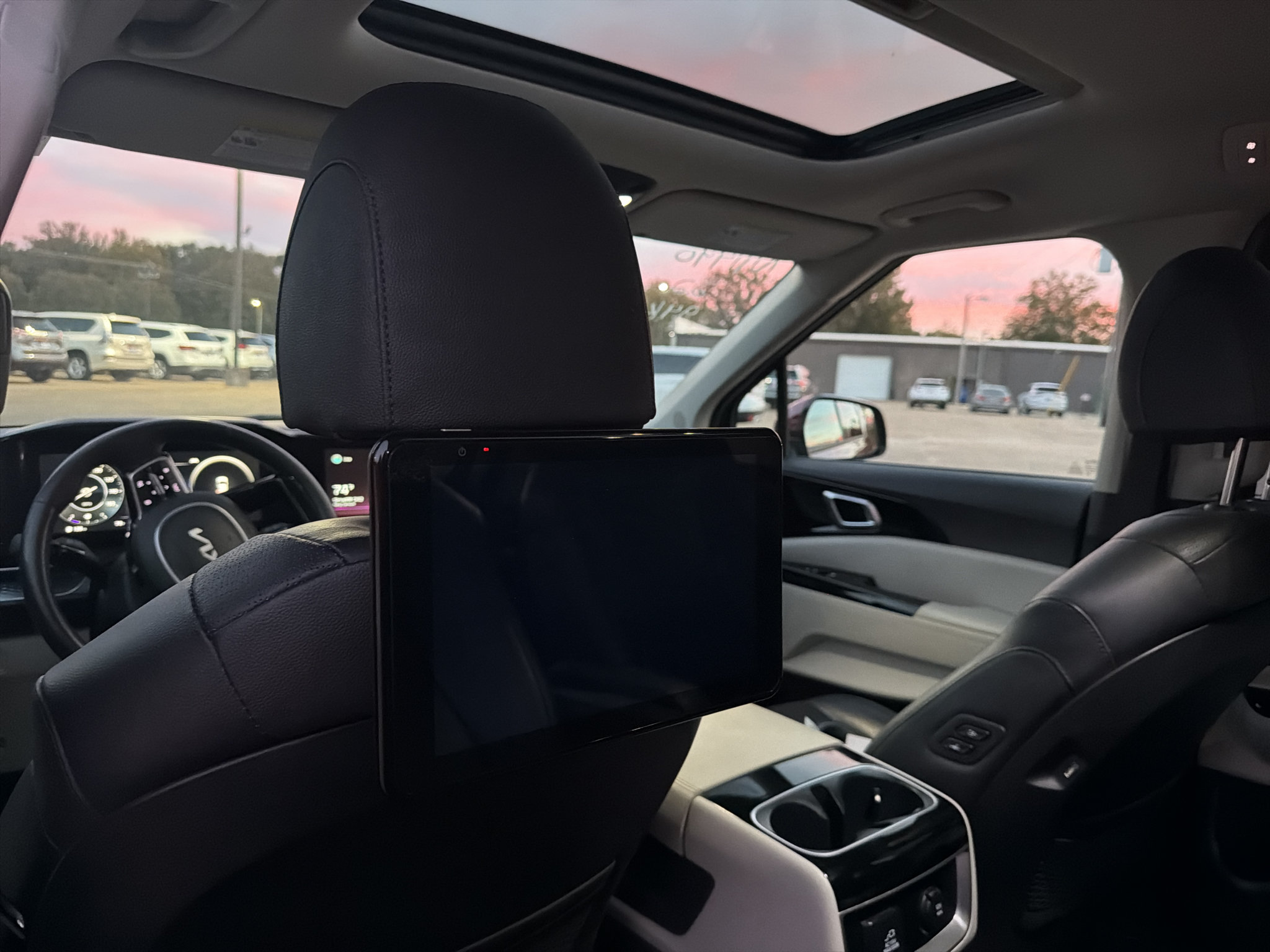 Used 2022 Kia Carnival SX Prestige FWD image 11