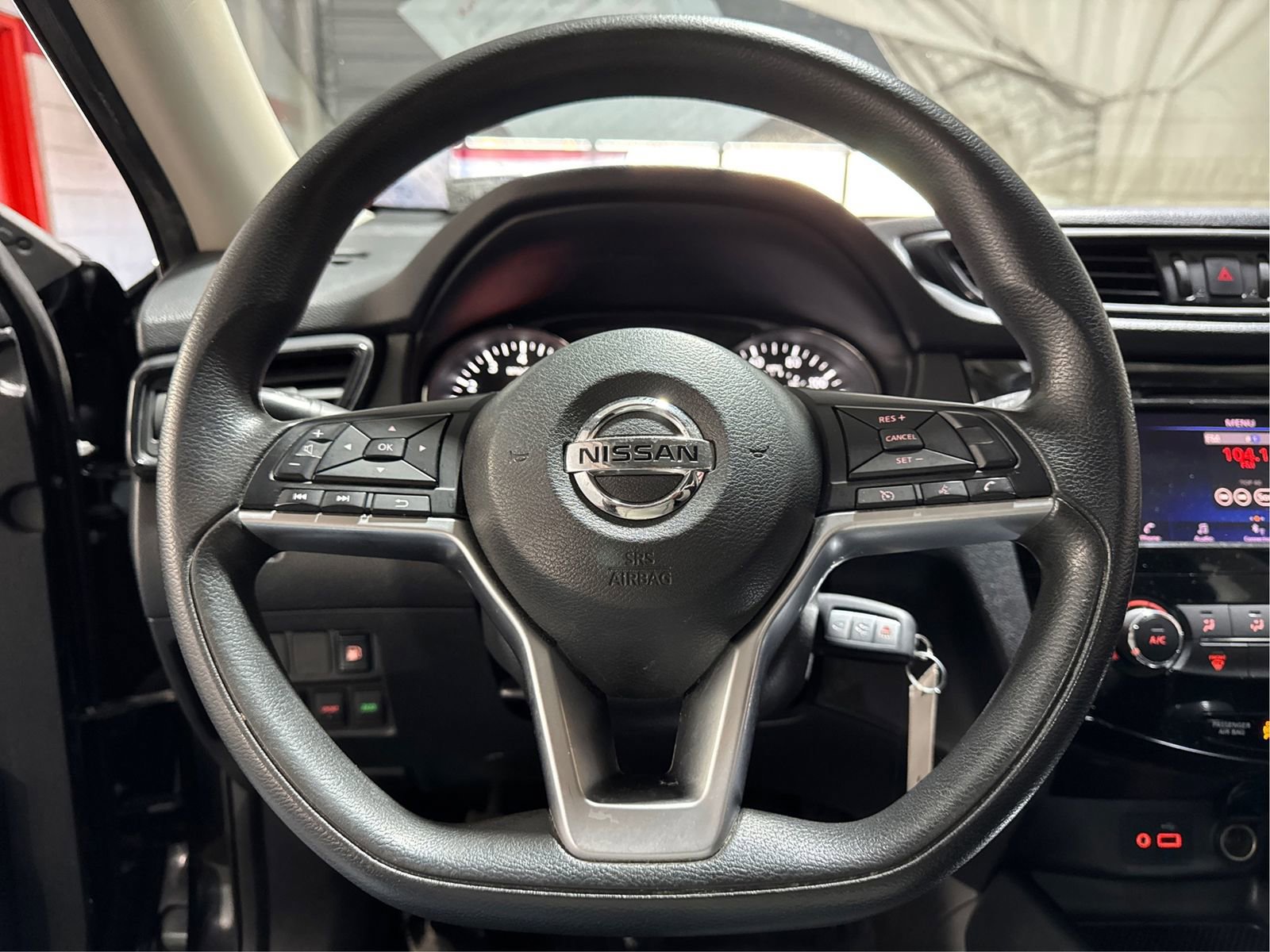 Used 2018 Nissan Rogue S image 15
