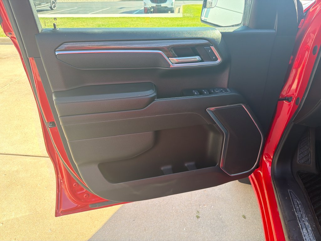 Certified 2025 Chevrolet Silverado 1500 LT AWD/4WD image 27
