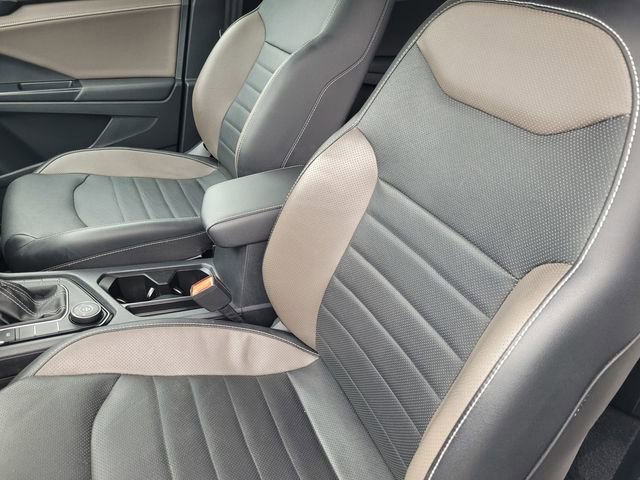 Used 2022 Volkswagen Taos SEL image 11