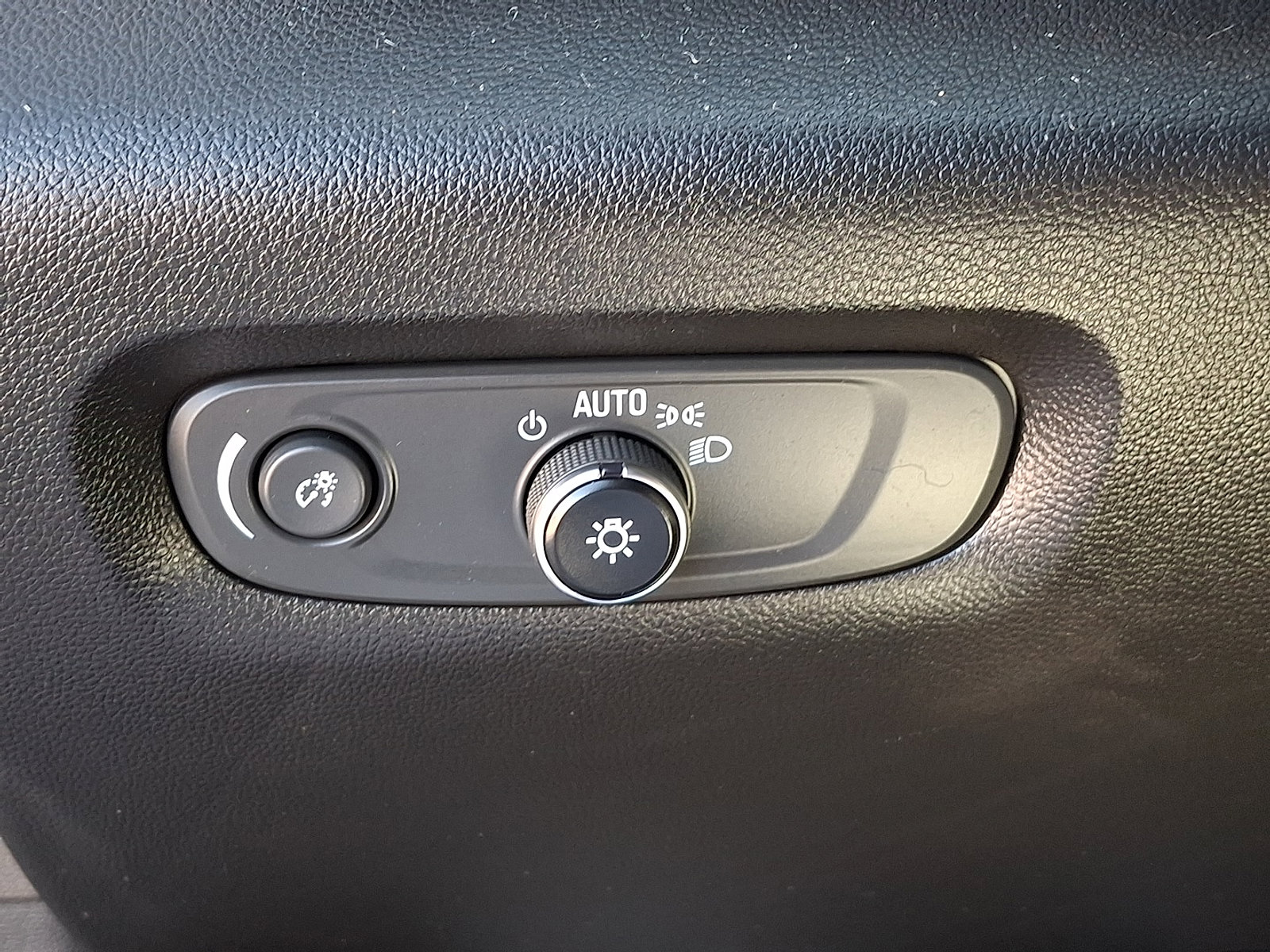 Certified 2023 Chevrolet Traverse LT w/ LPO, Floor Liner Package image 27