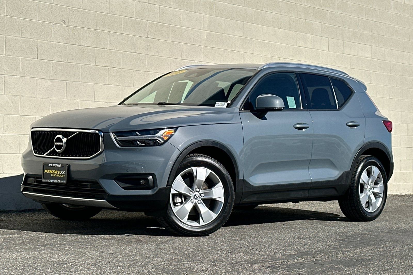 Used 2021 Volvo XC40 T5 Momentum w/ Premium Package image 8