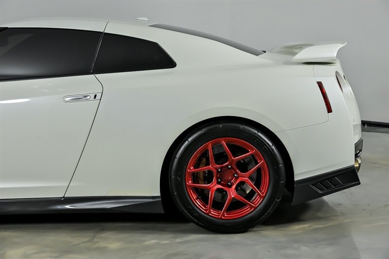Used 2019 Nissan GT-R Premium AWD/4WD image 9
