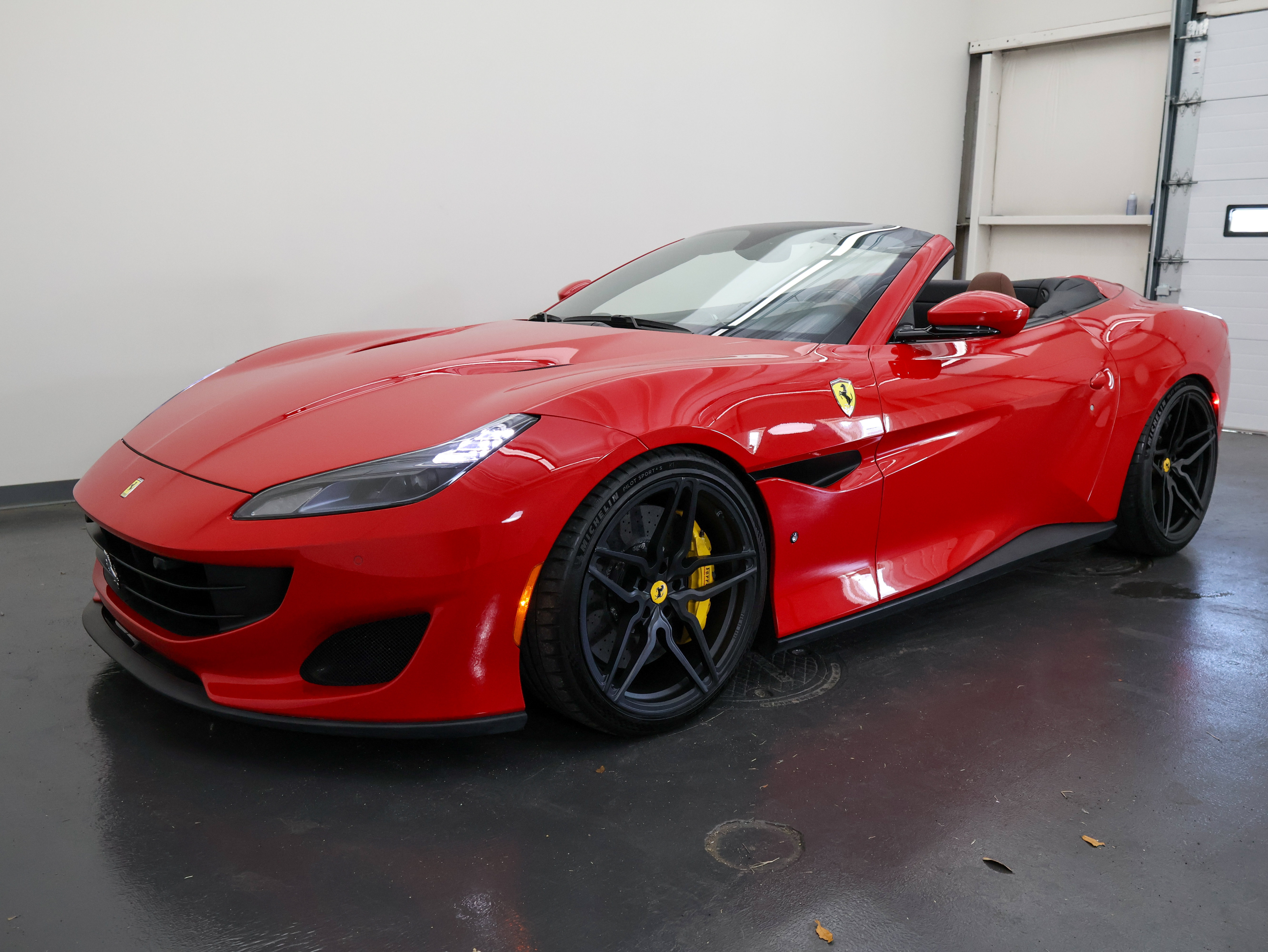 Used 2019 Ferrari Portofino RWD image 8